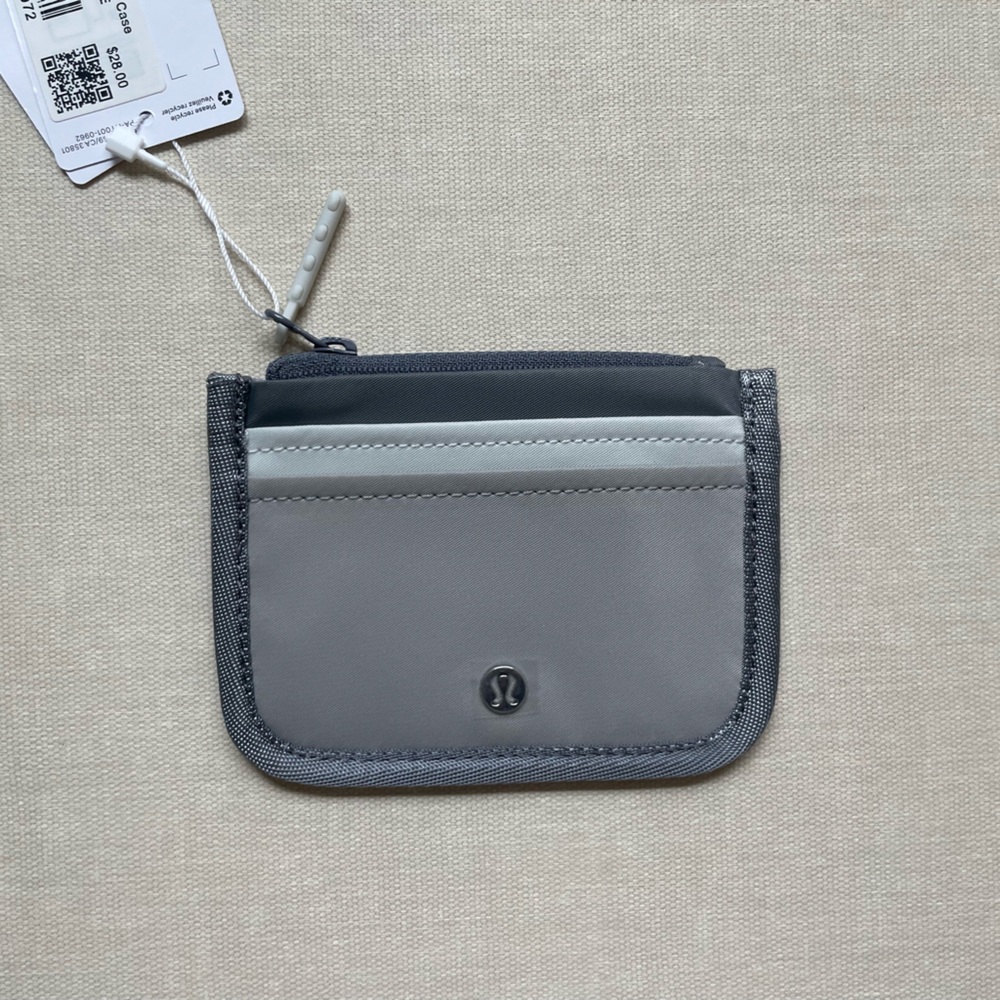 Lululemon True Identity Card Case - Asphalt Grey/Vapor/Silver Drop